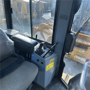 High Quality Used CAT D5K Small Crawler Bulldozer 2021 <b>Model</b> Motor & Pump for Sale - Product Image 6