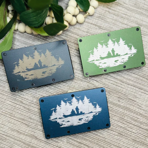 กระเป๋าสตางค์โลหะแบบมินิมอลสำหรับผู้ชาย กระเป๋าสตางค์บางใส่กระเป๋าหน้า ป้องกัน RFID ทำจากอะลูมิเนียม พร้อมสายรัดเงินแบบยืดหยุ่น - Product Image 1