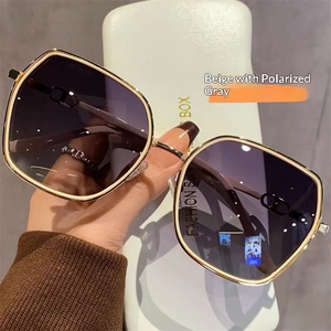 Nouvelle Collection 2026 – Lunettes de <span class=keywords><strong>Soleil</strong></span> Oversize Polarisées pour Femmes aux Visages Carrés, Design Rose Scintillant, Protection UV400, Idéales pour le Sport - Product Image 4
