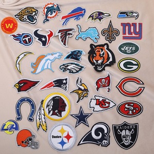 Patch Ricamato Blu Rosso Fiamma con <span class=keywords><strong>Monogramma</strong></span> e Stelle per Accessori e Decorazioni per Tifosi di Squadre - Designer - Product Image 4
