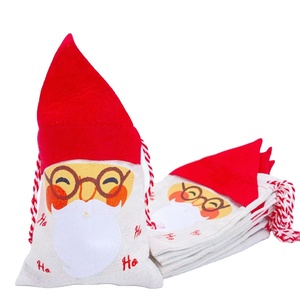 Sac en lin de Noël avec cordon de serrage, en coton, pour emballer les friandises de Noël, les bracelets, les vêtements, avec impression du Père Noël - Product Image 1