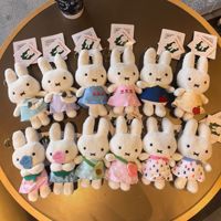 Pendentif en peluche lapin Miffy de 16 cm, petit lapin blanc, poupée pour machine à griffes, porte-clés, pendentif de sac, cadeau pour couple, vente chaude en gros