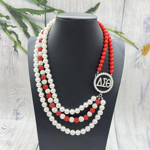 Collana Statement Multistrato con Perline Rosse e Bianche per Confraternite Universitarie Delta, Regalo Perfetto per Amiche e Sorelle - Product Image 1