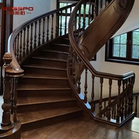 Usine de Guangzhou personnalisé moderne sculpté en bois de chêne massif mains courantes pour Villa durable luxe chinois Loft échelle pour hôtels