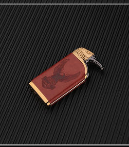 Fabrika çıkış fiyatı kartal kafa metal deri rüzgarlık çakmak kişilik yaratıcı düz şarj şişme çakmak - Product Image 4