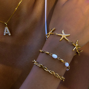 Bracelet Étoile de Mer en Acier Inoxydable Plaqué Or 18K, Design Géométrique, Bijou Unisexe pour un Style Océanique - Product Image 2
