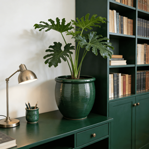 Pot de fleurs en céramique, finition brillante, vert forêt, texture côtelée horizontale fine, écologique, durable, pour intérieur, extérieur, jardin, patio - Product Image 1