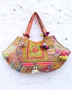 Sac à bandoulière ethnique indien brodé à la main de style mignon, sac à main Banjara coloré, bohème, léger, doublure en coton, grande capacité - Product Image 1