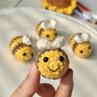 Porte-clés en crochet fait main DIY, mini pendentifs, breloques pour sacs à main, cadeaux, vente en gros, succès commercial