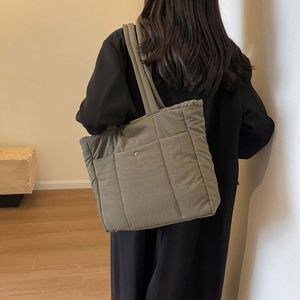 Sac fourre-tout matelassé léger et tendance de grande capacité pour femmes, idéal pour le transport – Vente en gros personnalisée - Product Image 6