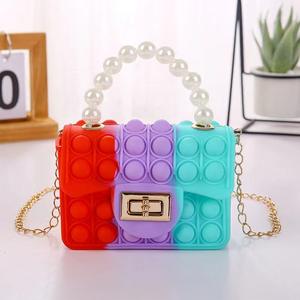 Модные силиконовые маленькие квадратные сумочки, красочные мини-сумочки на молнии для девочек на лето - Product Image 2