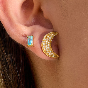 Boucles d'oreilles Sun Moon en or avec cristaux transparents, design géométrique pour bijoux de mode - Product Image 2