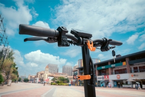 Trottinette électrique EU KUKIRIN Pro pour adultes avec moteur 600W, 15 vitesses, jusqu'à 45 km/h, autonomie 50 km, nouvelle version été 2024, 9 pouces - Product Image 4