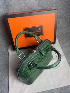 Sac à main de luxe structuré en peau de crocodile – Sac à poignée supérieure en forme de coquille d'inspiration vintage |   Sac à main haut de gamme pour femme, style coquille - Product Image 1