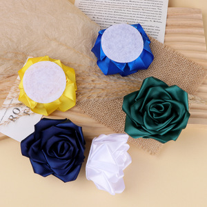 Accesorio para el cabello con rosa 3D de satén, flor de tela hecha a mano para boda, despedida de soltera, día de San Valentín, cumpleaños, uso diario. - Product Image 4
