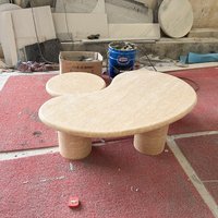 Ensemble de tables basses de luxe en travertin naturel, tables gigognes en pierre beige en forme de rein pour salon moderne et décoration intérieure