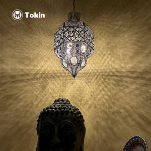 Vente directe d'usine Asie du Sud-Est Style rétro exotique Chambre à coucher Salon Restaurant Hôtel B &amp; Lustre creux sculpté en forme de barre B - Product Image 5