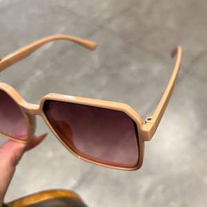 Fashionable square UV-protective sun glasses Oversized <b>Frame</b> Suitable for Both Men and Women Beach Fishing Sunglasses - Product Image 2