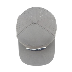 หมวกแก๊ปทรงทรัคเกอร์ 6 แผง คุณภาพสูง แบบกำหนดเอง พร้อมแผ่นยาง PVC ตัดด้วยเลเซอร์ รูระบายอากาศ โพลีเอสเตอร์ - Product Image 5