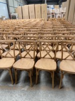 Chaise de ferme empilable pour l'extérieur Chaise de X à dos croisé en plastique et résine de châtaignier