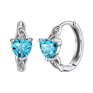 Boucles d'oreilles clous Tiffany & Co. en argent 925 avec cristaux et strass, sertissage griffe, romantiques, pour femme, usage quotidien - Product Image 6