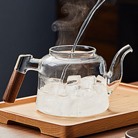 Carafe à thé et café minimaliste en verre borosilicate de haute qualité, résistante à la chaleur (800 ml), avec infuseur et base en bois massif, personnalisable avec logo.