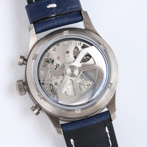 Montre chronographe mécanique rétro de haute qualité en acier inoxydable avec cadran à aiguilles et verre saphir - Product Image 5