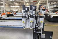 Cutter oscillant CNC de petite taille, machine de découpe de bureau pour le traitement des panneaux KT et des autocollants adhésifs