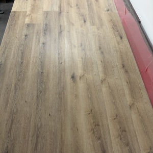 Suelo Vinílico LVP <span class=keywords><strong>de</strong></span> Alta Calidad, Resistente al Agua, Híbrido SPC <span class=keywords><strong>de</strong></span> 20 mil - Product Image 1