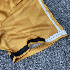 Uniforme de football Fabrication d'usine personnalisée Ensemble de maillots de football rétro au design classique - Product Image 6