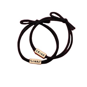 Élastique à cheveux Little Ancestor, noir avec étiquette en bois, accessoire de coiffure décontracté en tissu tressé - Product Image 5