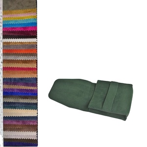 Pochette d'emballage cosmétique et bijoux en velours suédé olive avec logo estampé or personnalisé et sangle, forme enveloppe 3D - Product Image 3