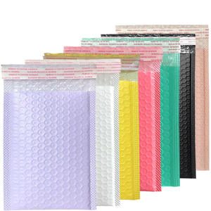 Sac d'expédition mat noir écologique personnalisé en polybulle avec enveloppes pour l'emballage de montres, boucles d'oreilles, pierres précieuses et colliers - Product Image 2