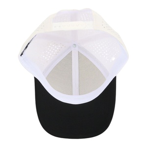 หมวกแก๊ปแบบมีรูระบายอากาศ 6 แผง ปีกโค้งเล็กน้อย ปรับขนาดได้ พร้อมป้ายยางกันน้ำ สำหรับกอล์ฟ รับผลิตตามแบบ OEM - Product Image 6