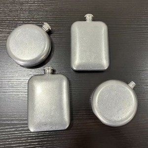 Fiaschetta in Acciaio Inox Titanio di Alta Qualità 6oz, Design Quadrato Mini, Colore e Logo Personalizzabili, Regalo Minimalista per Uomo, Campeggio - Product Image 1