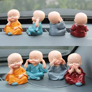 4 pz/lotto resina artigianato regalo adorabile piccolo monaco sculture simpatici monaci statue di Buddha bambole Creative Buddha decorazione per auto da tavolo