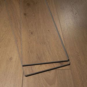 Ventes d'usine Plancher SPC <span class=keywords><strong>en</strong></span> <span class=keywords><strong>bois</strong></span> à clic Plancher SPC 4mm 5mm Aspect <span class=keywords><strong>bois</strong></span> Imperméable Plancher SPC de luxe - Product Image 1