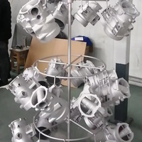 Machine de grenaillage électrique pour pièces d'estampage en métal Élimination de la rouille Cylindre GPL neuf état Traitement de surface à crochet Douk