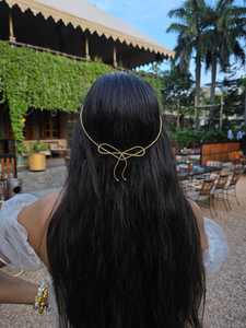 Élégante Tiare Nœud en Laiton Plaqué Or Faite à la Main pour Femme, Accessoire Cheveux Minimaliste en Fil Métallique, Coiffe Nœud de Luxe pour Mariée - Product Image 2