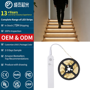 <span class=keywords><strong>Striscia</strong></span> <span class=keywords><strong>LED</strong></span> 2835 5V <span class=keywords><strong>a</strong></span> 60 <span class=keywords><strong>LED</strong></span> con Attivazione <span class=keywords><strong>a</strong></span> Movimento, Alimentata <span class=keywords><strong>a</strong></span> <span class=keywords><strong>Batteria</strong></span>, Layout Obliquo, Impermeabile IP65, 3000K/6000K, per Paesaggistica ed Emergenze - Product Image 1