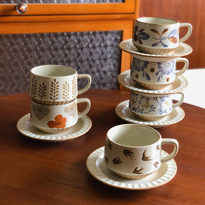Tasse à café vintage créative en poterie rustique avec soucoupe, motif floral japonais en relief, peinte à la main - Product Image 1