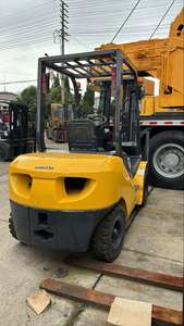 Montacargas Komatsu Usado de 3 Toneladas, Diésel, Modelo FD25, Mástil de una Etapa de 1000 mm, Centro de Carga, en Venta en Shanghái - Product Image 2