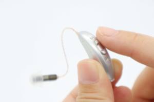 เครื่องช่วยฟังพกพาแบบชาร์จไฟได้สำหรับคนหูหนวกมี4ช่องรายการราคา - Product Image 3