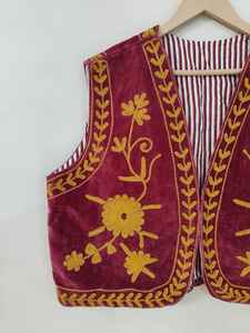 Chaqueta Bomber Corta de Invierno, Reversible, Transpirable, Ecológica, Bordada con Diseño Suzani de Terciopelo Estilo Boho - Product Image 3