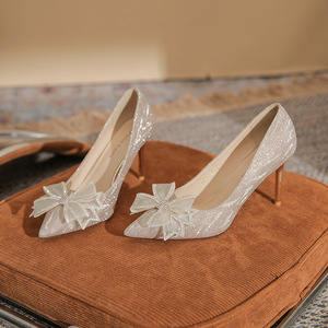 Zapatos de Novia 6681-13 con Tacón de Aguja, Punta en Pico, Lazo Brillante, Forro de Satén - Product Image 1