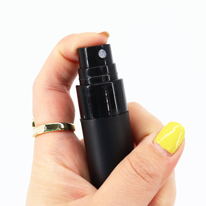 Venta caliente PP Plástico Alcohol Spray Botella Tubo Uso cosmético Pluma en forma de Perfume Spray Vial <span class=keywords><strong>Atomizador</strong></span> <span class=keywords><strong>con</strong></span> tapón de rosca Sello - Product Image 4