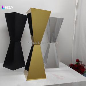 ขาตั้งดอกไม้รูปตัว X สีทองเมทัลลิก LEDA สำหรับตกแต่งงานแต่งงาน - Product Image 1