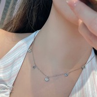 Collier Coquillage de Plage, Luxe Léger pour Femme, Pendentif Design Niche et Haut de Gamme, Chaîne Ras du Cou, Accessoire Féminin