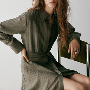 Robe midi élégante en coton vert olive avec ceinture à la taille, manches longues, col boutonné, pour l'automne - Product Image 3
