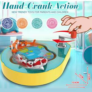 AJB Jeu de pêche à manivelle pour enfants, jeu de <span class=keywords><strong>puzzle</strong></span> de bureau, jeu de bassin de pêche mécanique rotatif, jeu de société interactif de poursuite de poissons anti-stress - Product Image 1